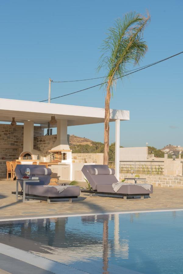 Villa Pnoe Seaside 칼라마키 외부 사진