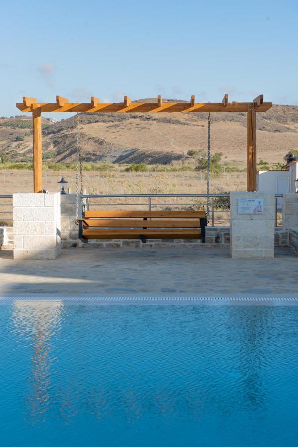 Villa Pnoe Seaside 칼라마키 외부 사진