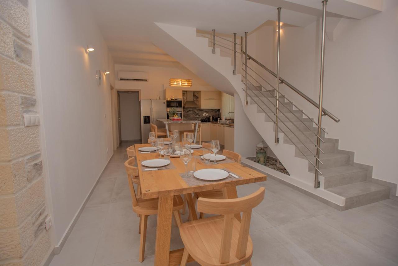 Villa Pnoe Seaside 칼라마키 외부 사진