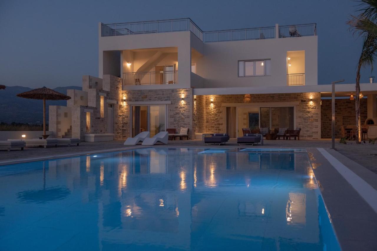 Villa Pnoe Seaside 칼라마키 외부 사진