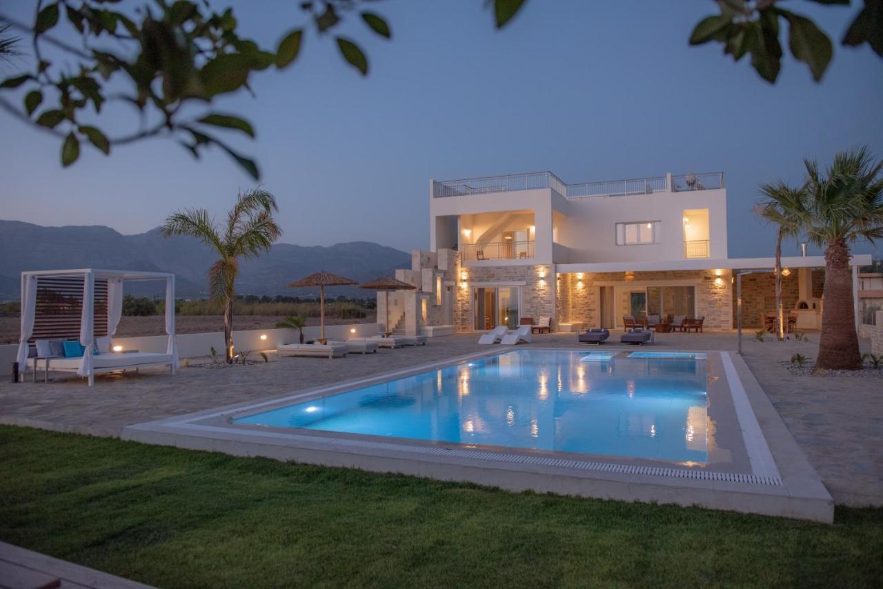 Villa Pnoe Seaside 칼라마키 외부 사진